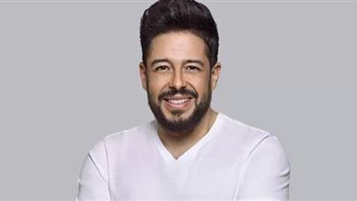 شاهد.. محمد حماقي يتعرض لموقف محرج في حفله بالسعودية | فيديو