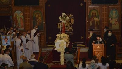 قداس صلاة الجنازة على جثمان الفنان المنتصر بالله من كنيسة أبو سيفين بالمهندسين | فيديو وصور