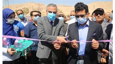 وزير الرياضة يفتتح ملعب خماسي بنادي الرحلات بسوهاج  ويدرس إنشاء مدينة شبابية