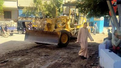 تسوية الطريق بقريتي طهما والسعودية بمركز ومدينة العياط | صور