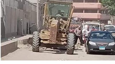 رفع كفاءة وتمهيد شارع ترعة السواحل بحي الوراق | صور