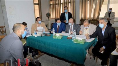 محافظ بني سويف يتابع المقابلات الشخصية للمتقدمين لوظائف مهندسين