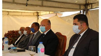 محافظ القاهرة يكرم عمال النظافة بالحديقة الدولية