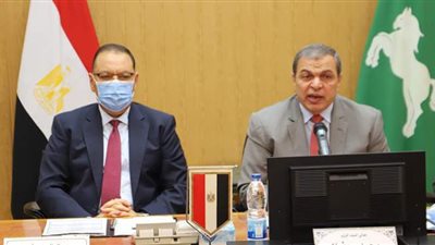 وزير القوى العاملة يوزع 91 عقد عمل على ذوي القدرات الخاصة بالشرقية