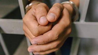 حبس عاطلين لحيازتهما سلاحا وهيروين بحلوان