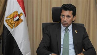 وزير الرياضة يتفقد أول جيم 