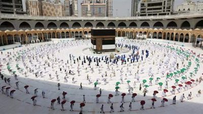 شركات السياحة تنتظر إعلان «عمرة الموسم المجهول».. توقعات بارتفاع الأسعار  إلى «الضعف».. و75 ريـالا سعوديا زيادة في فاتورة «النقل الداخلي»