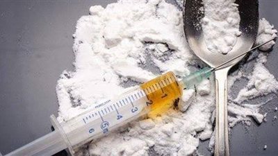 النيابة ترسل عينة من هيروين ضبط بحيازة عاطلين بحلوان للمعمل الكيميائي