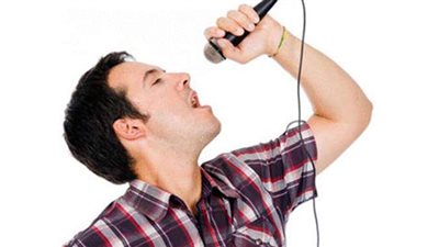 تفسير حلم الغناء في المنام.. وعلاقته بحقوق الزوج  والوقوع في الأزمات الشديدة