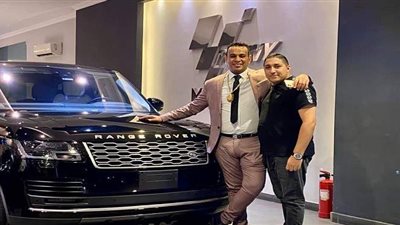 محمود الليثي يفاجئ جمهوره بسيارته الحديثة 