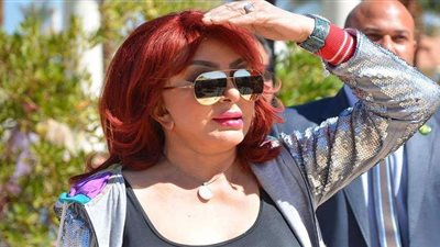 نبيلة عبيد تكشف للجمهور حقيقة خطوبتها | فيديو