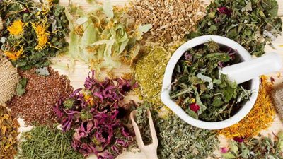 5 أعشاب موجودة في مطبخك تسرع حرق جسمك للدهون