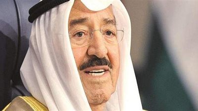 آخر ظهور للشيخ صباح الأحمد.. فيديو  لأمير الكويت يمازح طفلا صغيرا يشعل تويتر