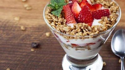 طريقة عمل أكواب الشوفان بالزبادي