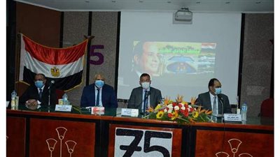 محافظ الوادي الجديد يناقش خطة تفعيل بروتوكول زيادة الرقعة الزراعية