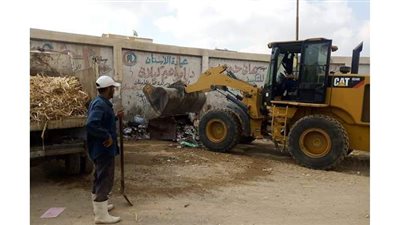 رفع ١٥ طنا من القمامة من شوارع أبوصوير بالإسماعيلية