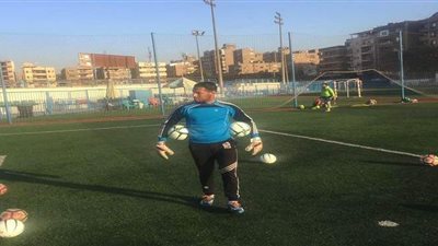 عمر دعبس مدربا لحراس مرمى النصر 2003