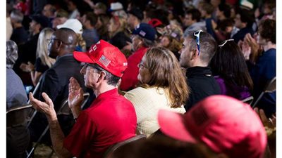 الأميركيون يتابعون المناظرة الأولى بين ترمب و بايدن | صور