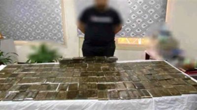 ضبط  عنصر إجرامي بحوزته كمية من الحشيش و 4 قطع أسلحة نارية  بالإسكندرية