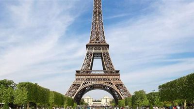 وسائل إعلام فرنسية: دوي انفجار باريس نتيجة اختراق طائرة لحاجز الصوت