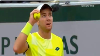 الخوف على ملامح لاعبي رولان جاروس لحظة سماع دوي انفجار باريس| فيديو