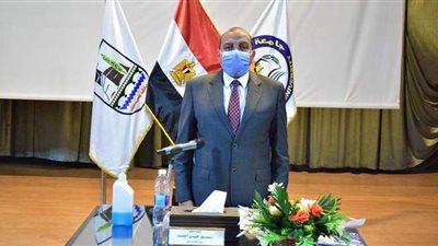 مجلس جامعة بني سويف يبدأ اجتماعه بالوقوف دقيقة حدادا على روح أمير الكويت