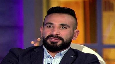 أحمد سعد ينشر صورة برفقة خطيبته ويعلق: «خطيرة»