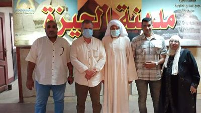 مشرف الأحياء بالجيزة يستقبل المواطنين المضارين  بمنطقة الأربعين في حي الهرم |صور