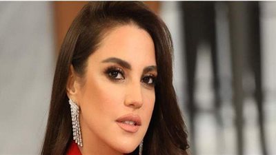 درة تودع الصيف بجلسة تصوير جديدة على متن باخرة