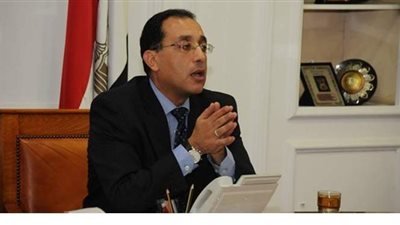 عقل الحكومة.. خبراء يؤكدون: تفتقر للخبراء وصناع القرار.. واللجوء لدراسة الآثار السياسية والاجتماعية للقرارات ضرورة