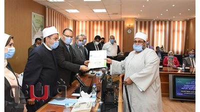 محافظ الشرقية يكرم أوائل  الشهادات