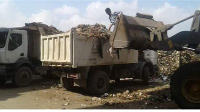 رفع المخلفات البيئية بمجمع المدارس بمنتزه الإسكندرية