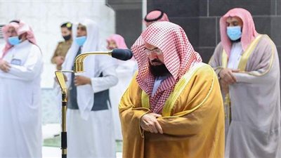 إقامة صلاة الغائب علي الأمير صباح الأحمد بالمسجد الحرام | صور