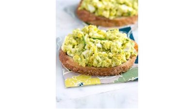 طريقة عمل سلطة البيض والأفوكادو