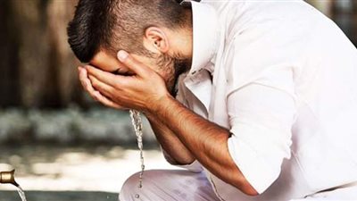 تفسير حلم الوضوء في المنام وعلاقته بقضاء الدين وزوال الهموم والأحزان