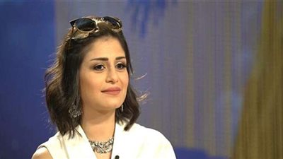 منة فضالي تمارس تمارين قاسية في الجيم برفقة مدربها