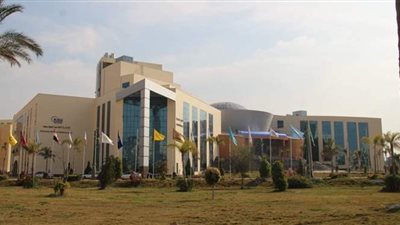 أستاذ جامعي يتهم مسئولي مدرسة بالعجوزة بالاعتداء على بناته وخلع حجاب إحداهن