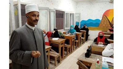 رئيس أزهرية الإسكندرية يتفقد فصول محو الأمية