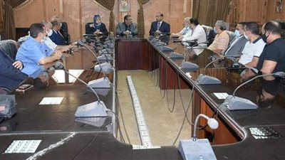 رئيس جامعة القناة يشدد على مدراء أمن الكليات بضرورة تطبيق الإجراءات الاحترازية