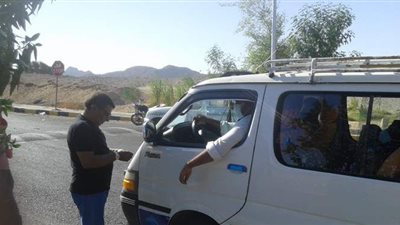 رئيس سفاجا: تشديد الرقابة والتفتيش على منافذ الكارتة والمواقف | صور