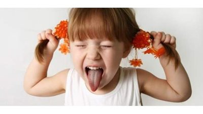 خبيرة اتيكيت توضع طرق التعامل مع الطفل 