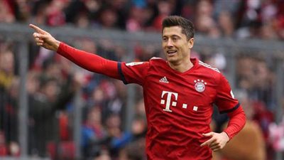 ليفاندوفسكى يتفوق على مبابى ونيمار ويحصد جائزة أفضل مهاجم في أوروبا 2020