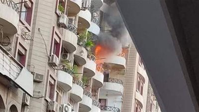 إخماد حريق نشب داخل شقة سكنية فى الزيتون | صور