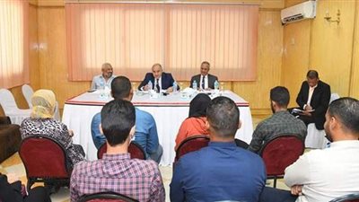 محافظ قنا يترأس لجنة اختبار  المتقدمين لوظيفة مهندس بالديوان العام |صور