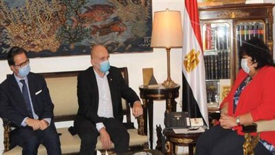 وزيرة الثقافة تستقبل سفير فرنسا بالقاهرة لبحث سبل دعم التعاون بين البلدين