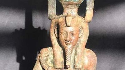 تمثال للإله نفرتم أحد القطع الأثرية المكتشفة مع التوابيت الخشبية المغلقة بسقارة