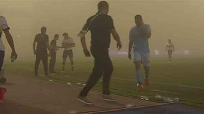 عاصفة رملية تُوقف مباراة في السعودية | فيديو