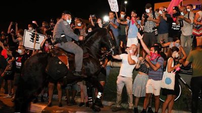 مظاهرة حاشدة في تل أبيب تطالب باستقالة نتنياهو ومحاكمته | صور