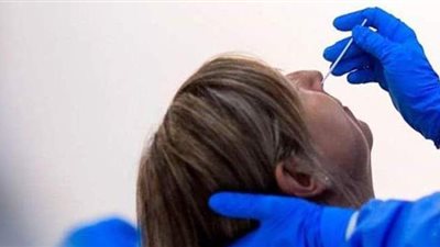 بسبب اختبار مسحة كوفيد-19.. سائل الدماغ يتسرب من امرأة