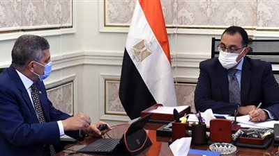 رئيس الوزراء يتابع موقف الأعمال والمشروعات بهيئة قناة السويس